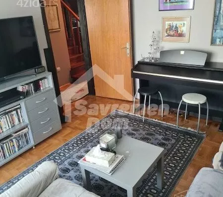 Šestoiposoban stan | 4zida