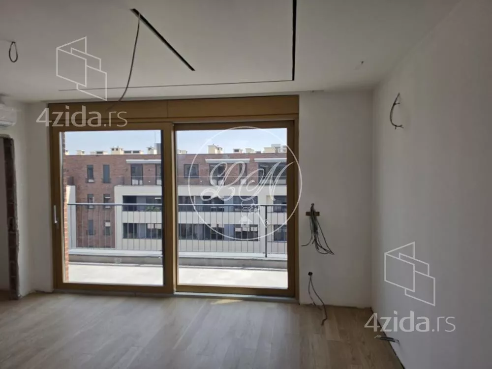 Šestoiposoban stan | 4zida