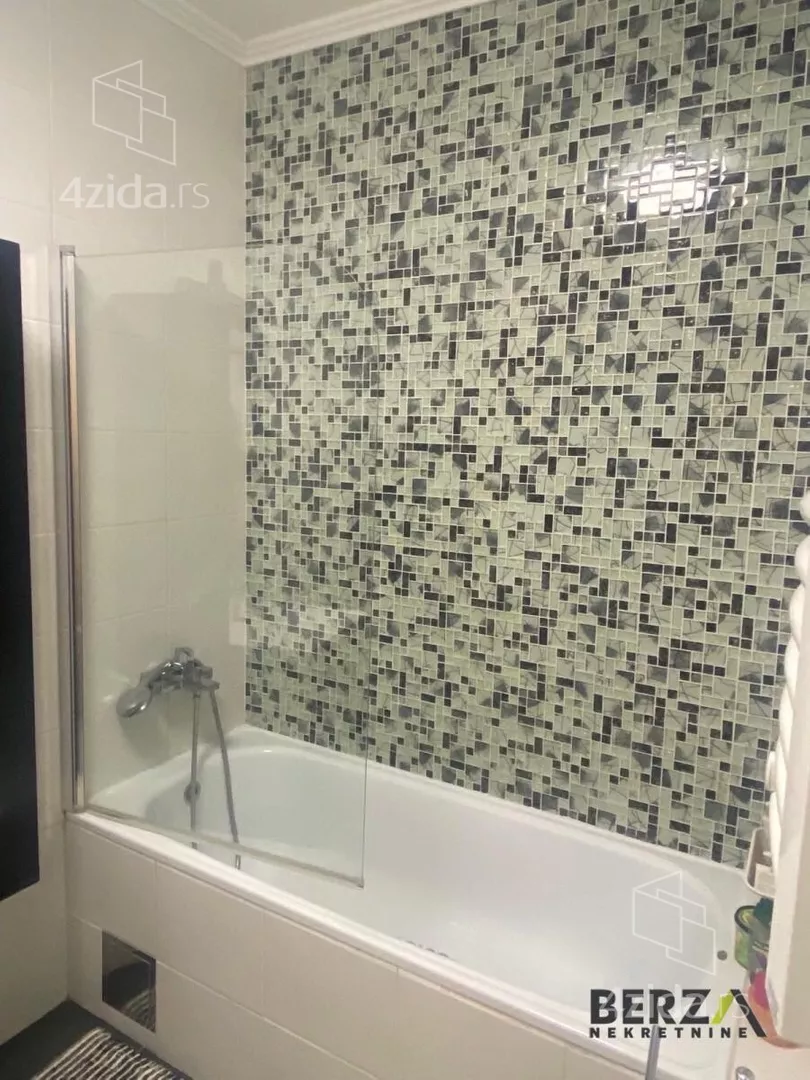 Četvoroiposoban stan | 4zida