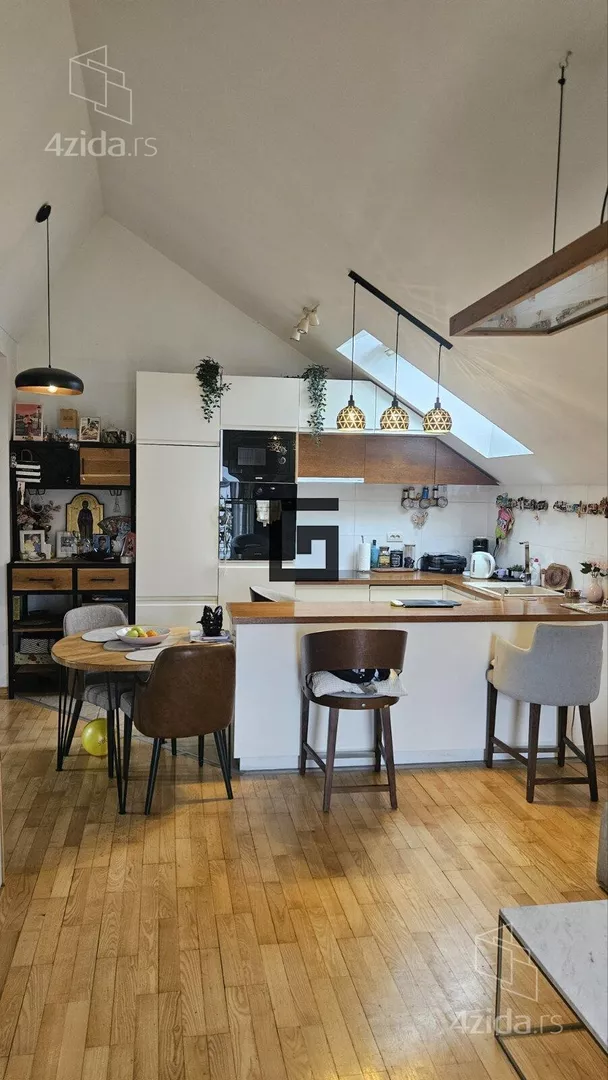 Troiposoban stan | 4zida