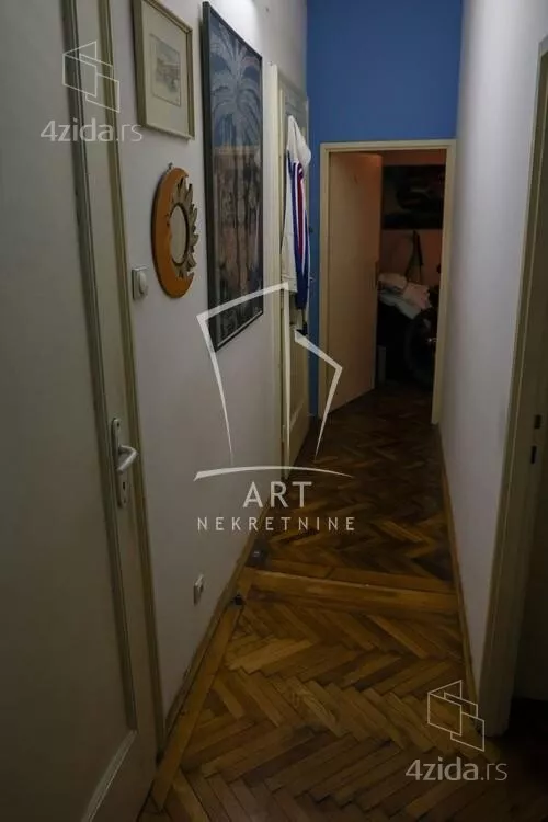 Šestoiposoban stan | 4zida