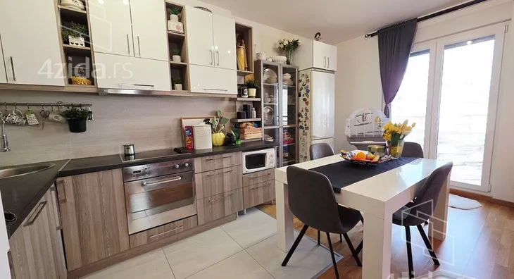 Troiposoban stan | 4zida