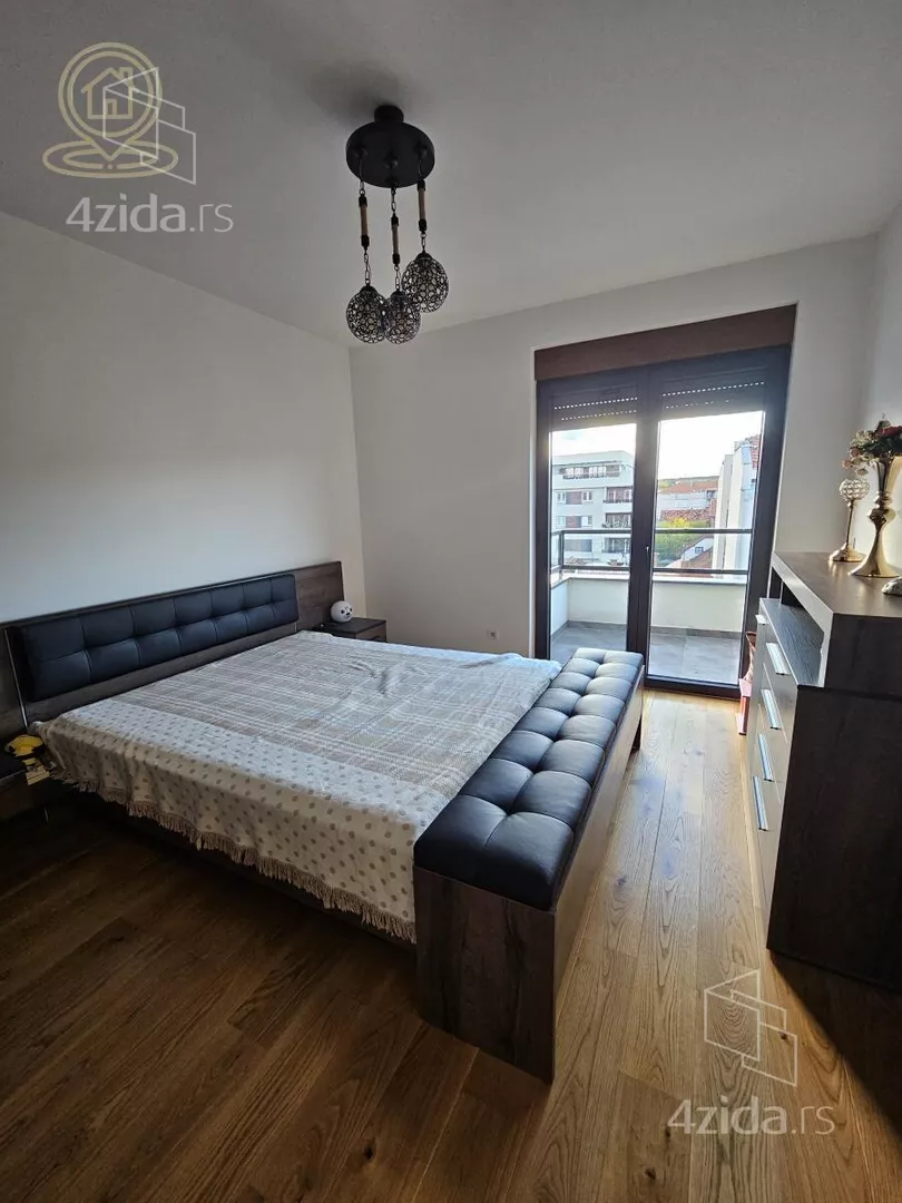 Šestosoban stan | 4zida