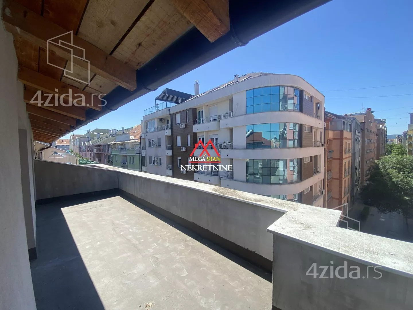 Troiposoban stan | 4zida
