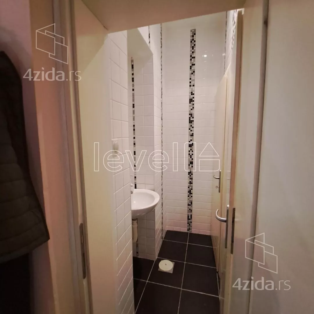 Četvoroiposoban stan | 4zida