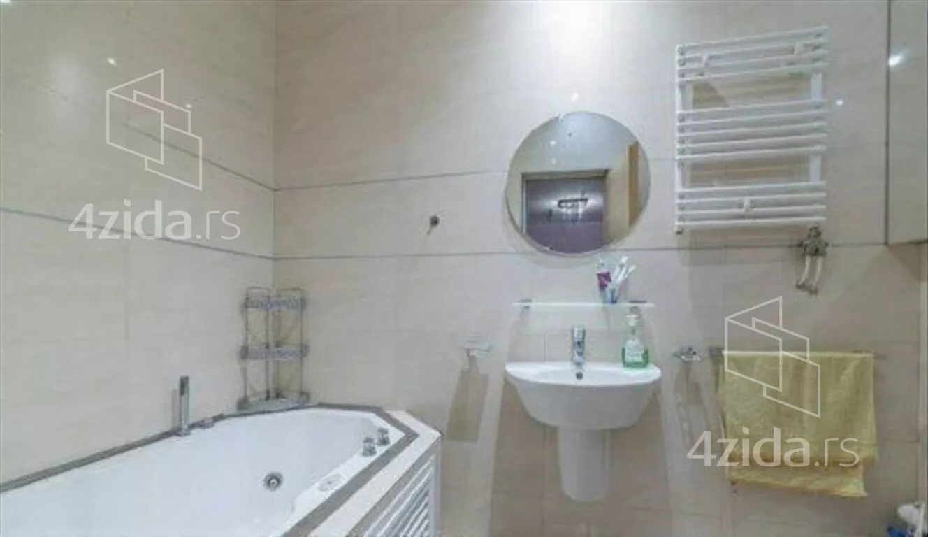 Troiposoban stan | 4zida