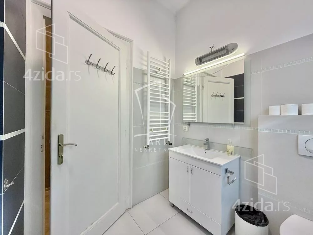 Šestosoban stan | 4zida