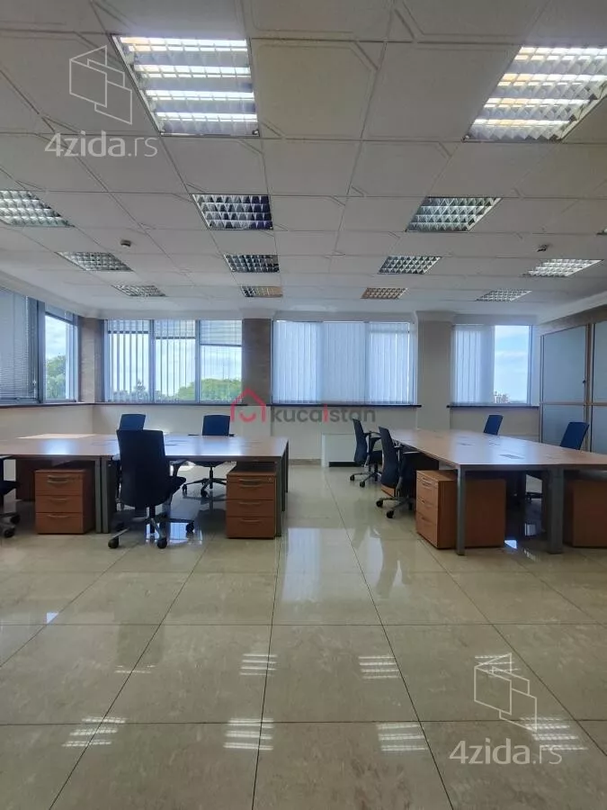 Poslovna zgrada | 4zida