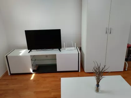 Ustanička 214 | 4zida.rs