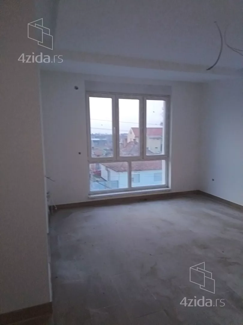 Poslovna zgrada | 4zida