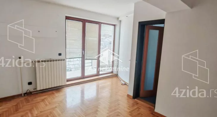 Šestosoban stan | 4zida