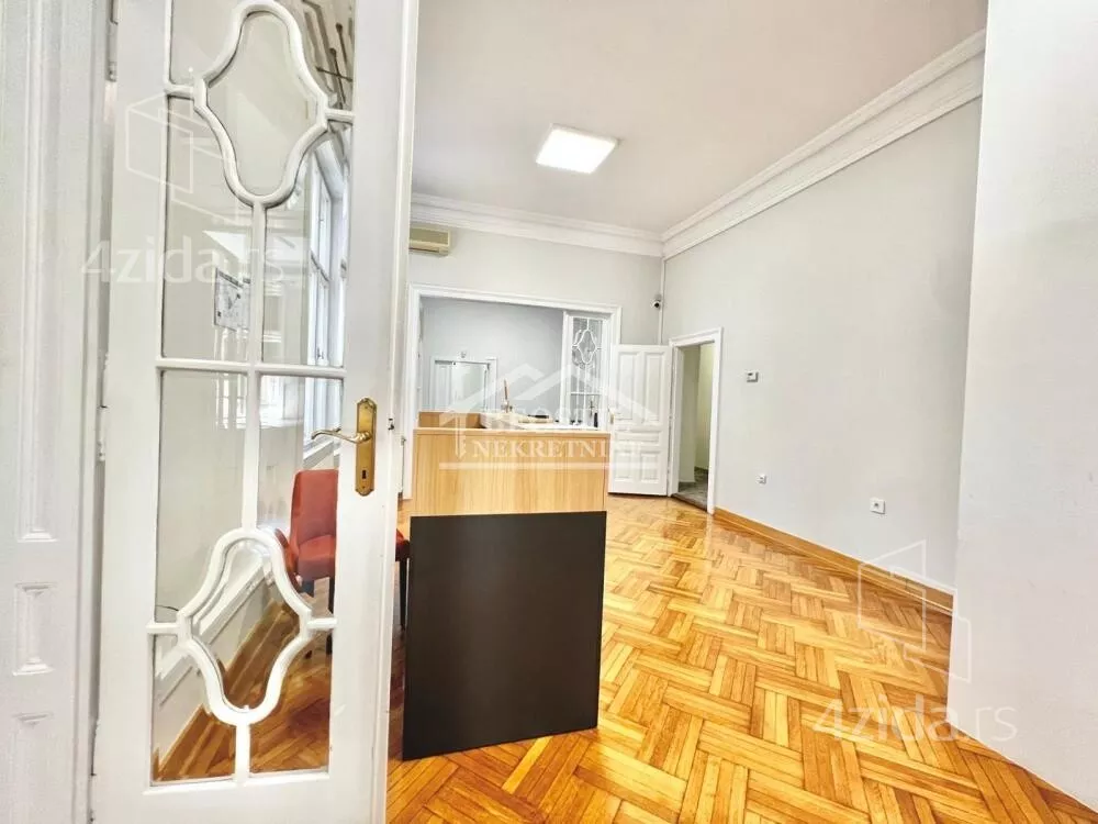 Šestoiposoban stan | 4zida