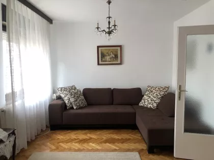 Trg Cara Jovana Nenada | 4zida.rs