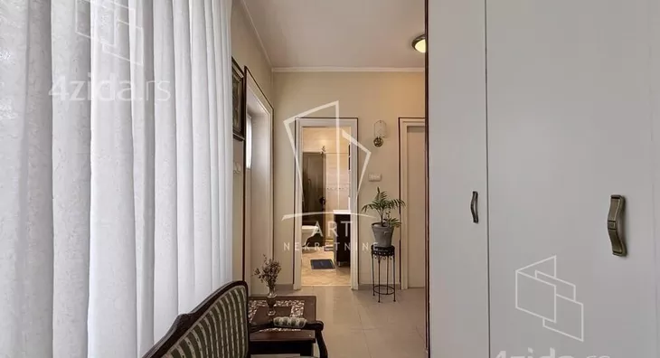 Petoiposoban stan | 4zida