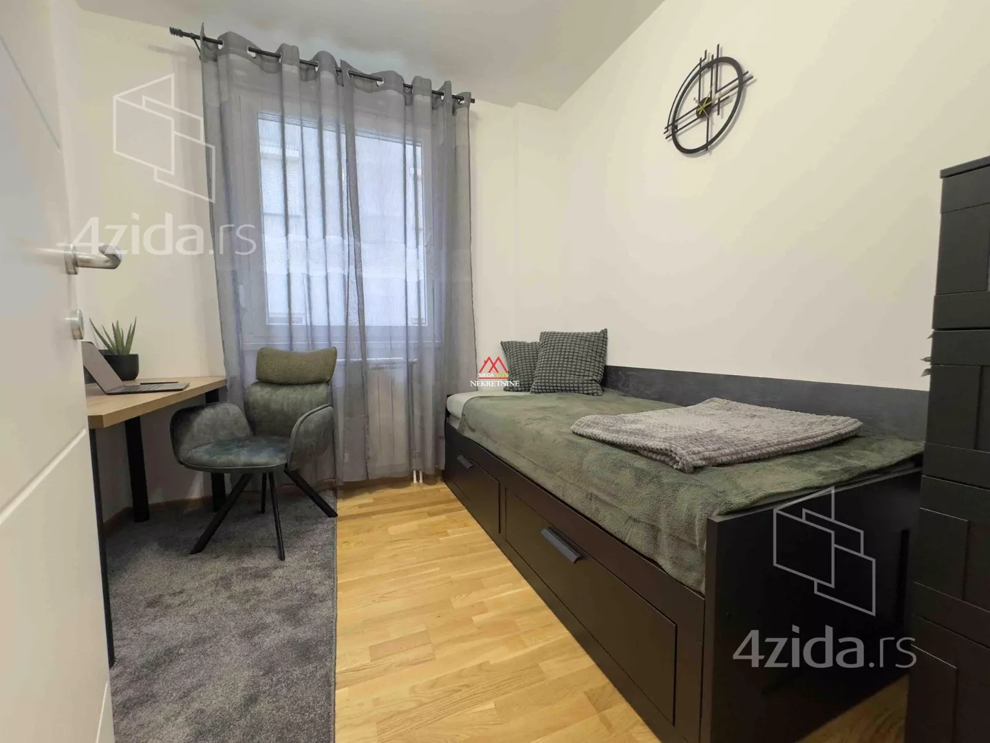 Troiposoban stan | 4zida