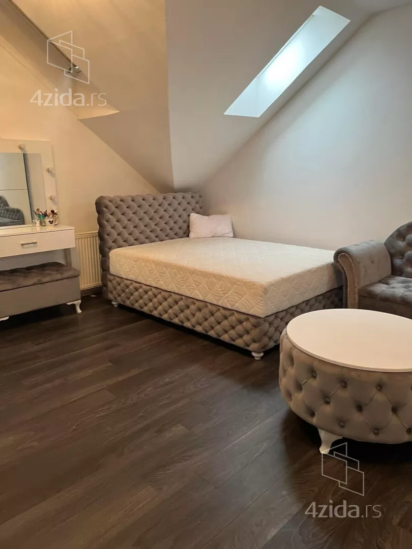 Četvoroiposoban stan | 4zida