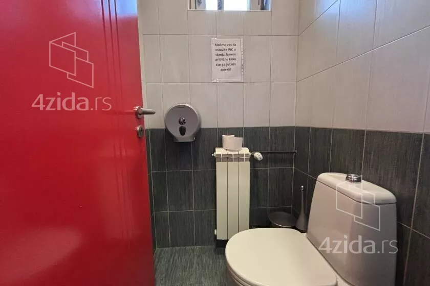 Poslovna zgrada | 4zida
