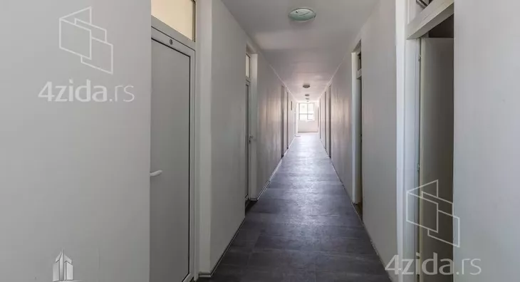 Poslovna zgrada | 4zida