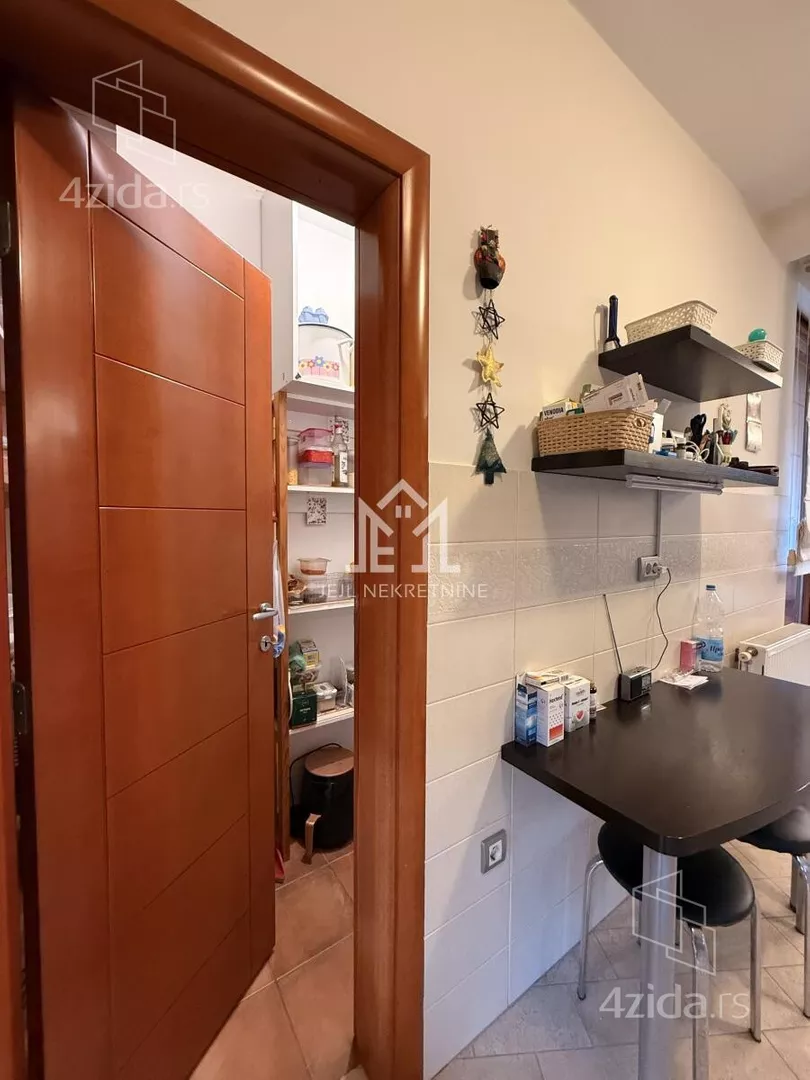 Petosoban stan | 4zida