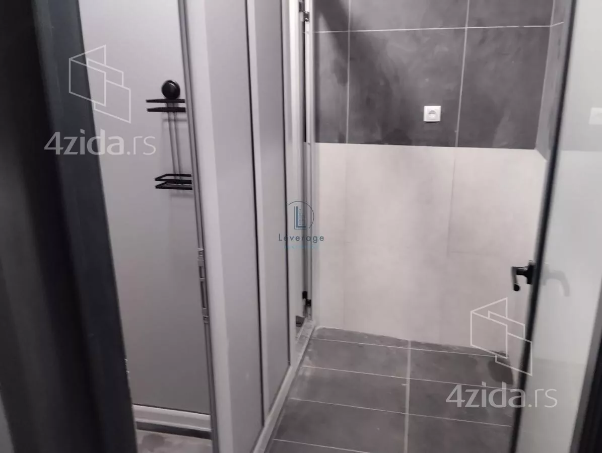 Šestosoban stan | 4zida