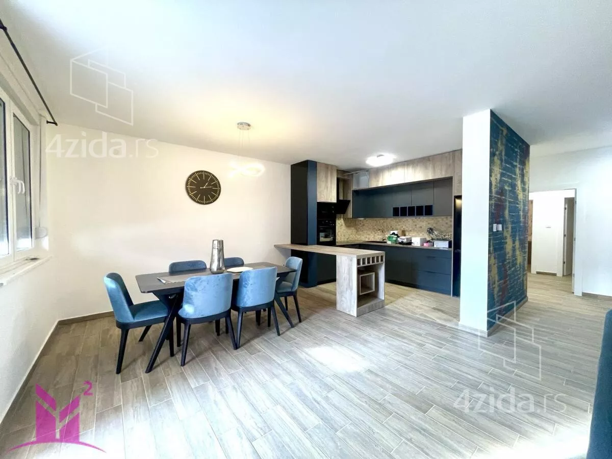 Četvoroiposoban stan | 4zida