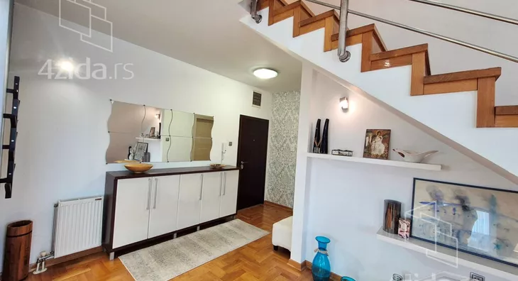 Šestosoban stan | 4zida