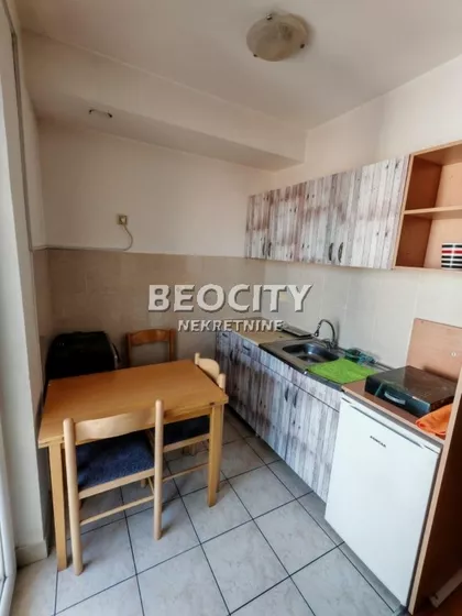 Vuka Karadžića | 4zida.rs