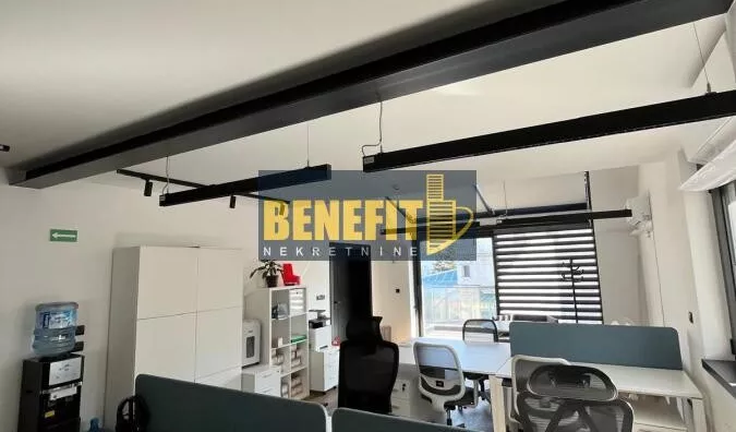 Poslovna zgrada | 4zida