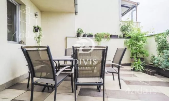 Petosoban stan | 4zida