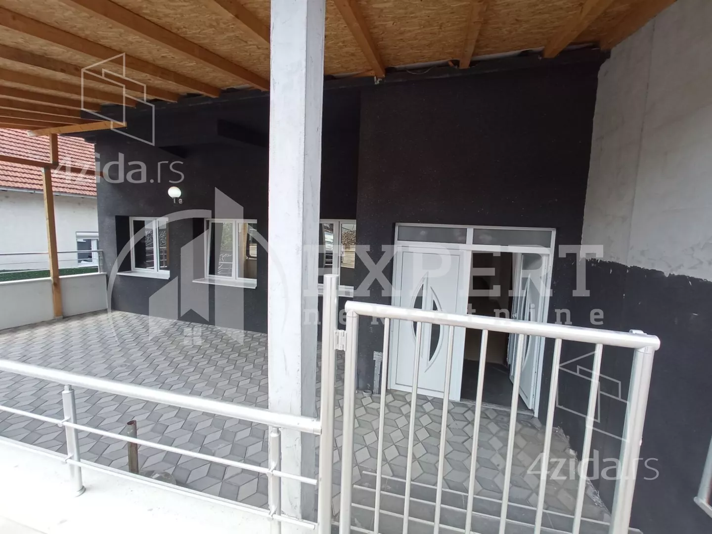 Lokal | 4zida
