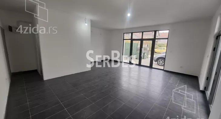 Poslovna zgrada | 4zida