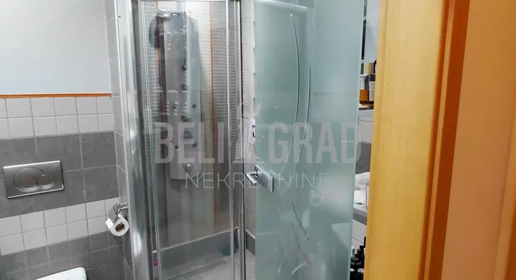 Četvoroiposoban stan | 4zida