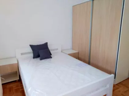 Crveni Pevac | 4zida.rs