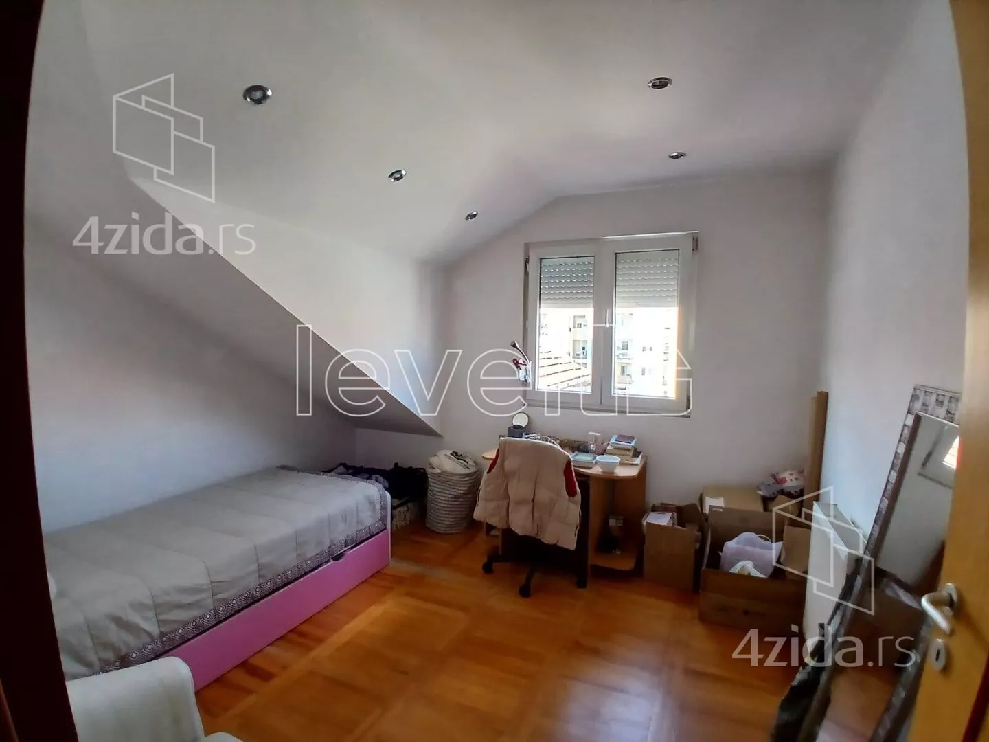 Četvoroiposoban stan | 4zida