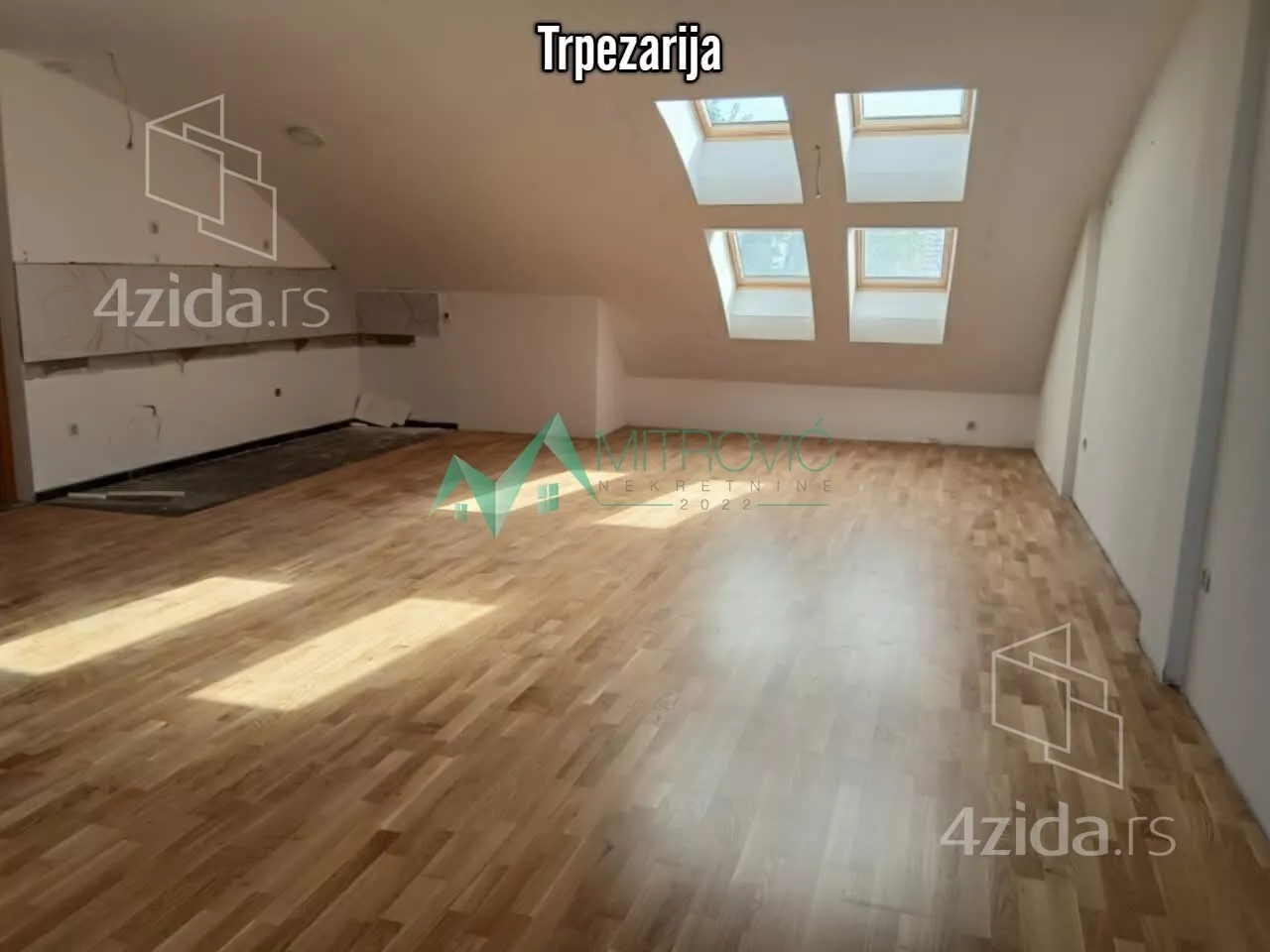 Četvoroiposoban stan | 4zida