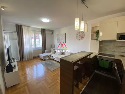 Školska | 4zida.rs
