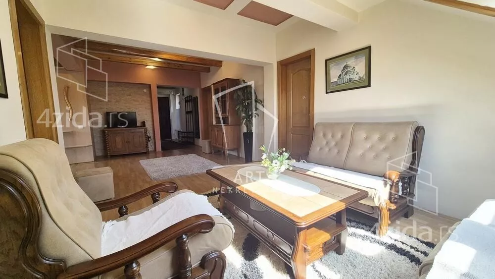 Četvoroiposoban stan | 4zida