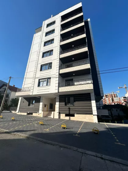 Milovana Glišića 2 | 4zida.rs