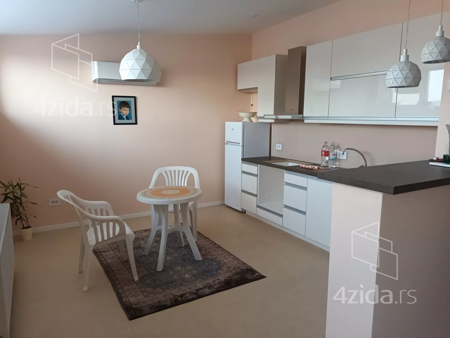 Troiposoban stan | 4zida