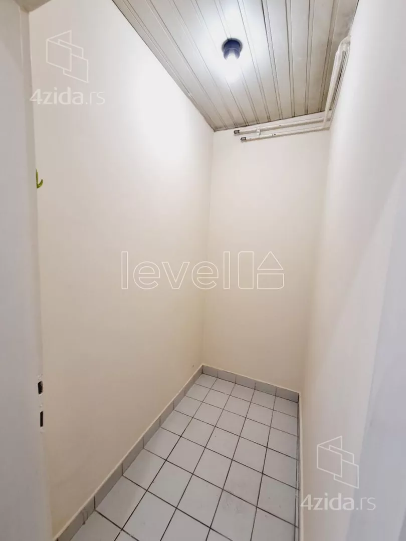 Lokal | 4zida