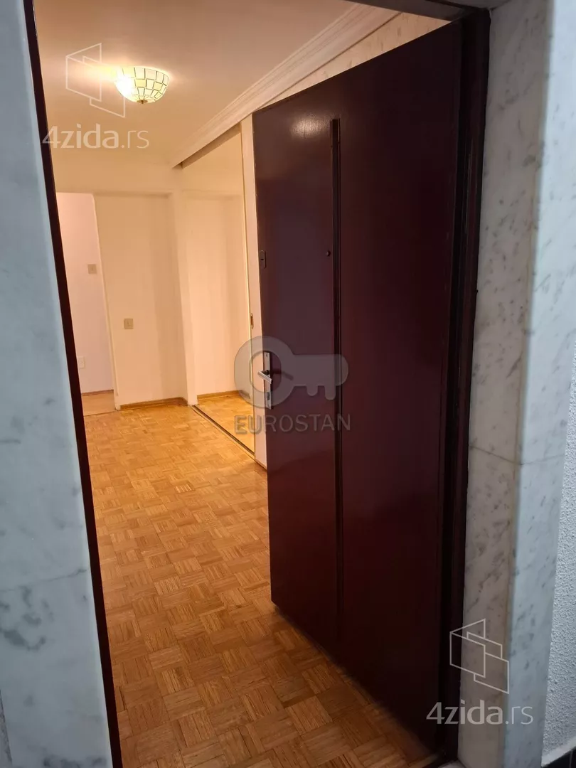 Četvoroiposoban stan | 4zida