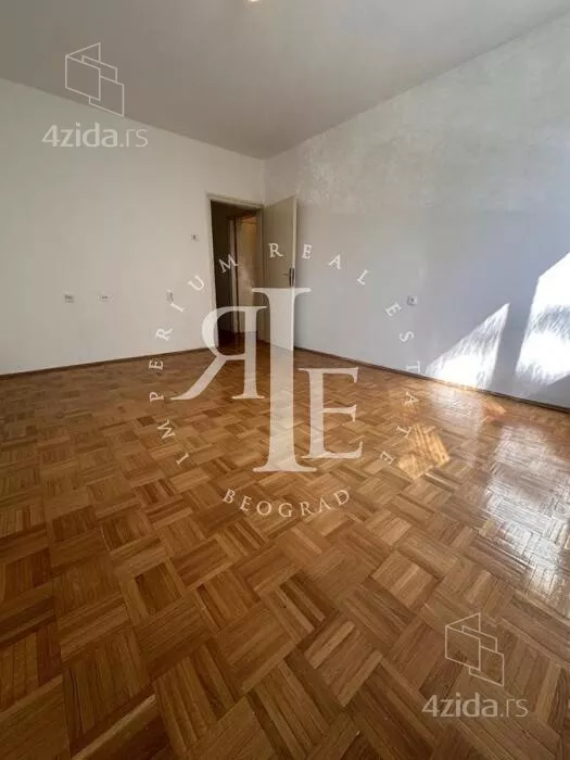Četvoroiposoban stan | 4zida