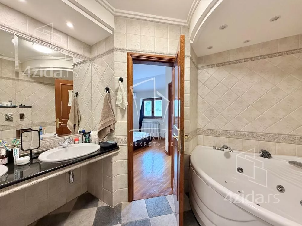 Petosoban stan | 4zida