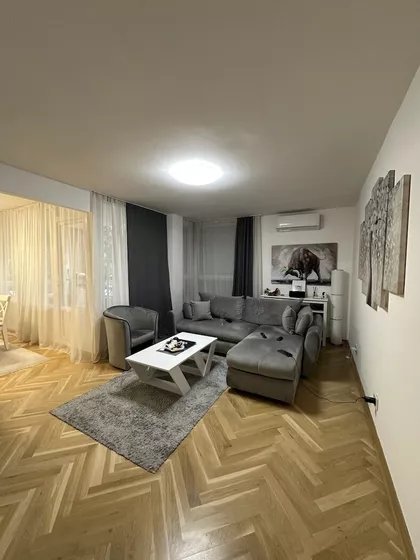 Jovana Stojsavljevića | 4zida.rs