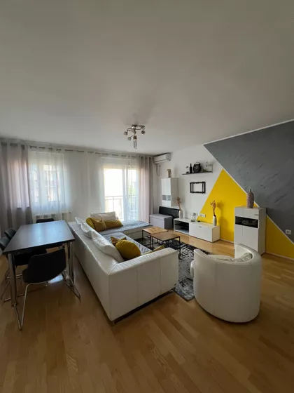 Zmaj Jovina 18A | 4zida.rs
