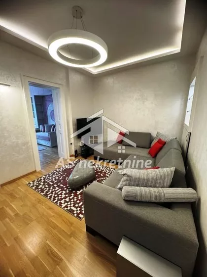 Vukov Spomenik | 4zida.rs