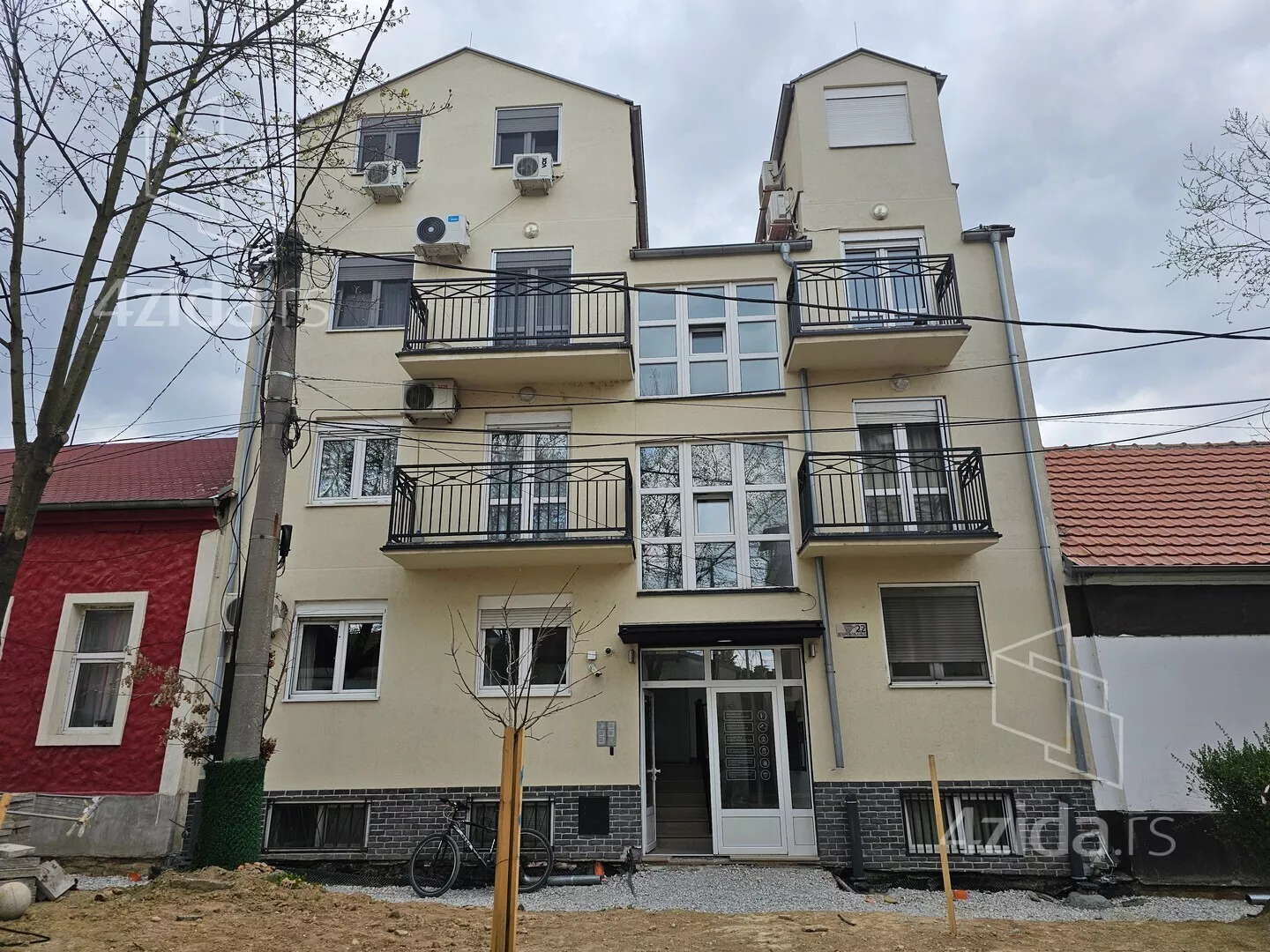 Jednoiposoban stan | 4zida