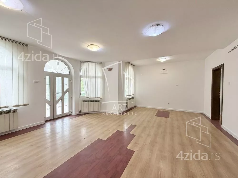 Poslovna zgrada | 4zida