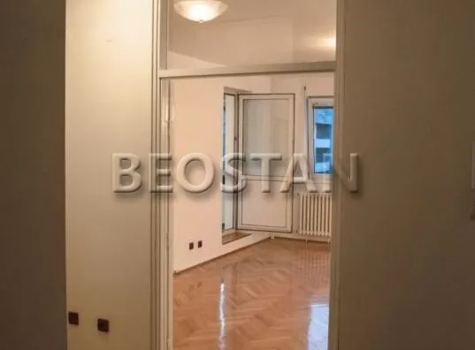 Šestoiposoban stan | 4zida