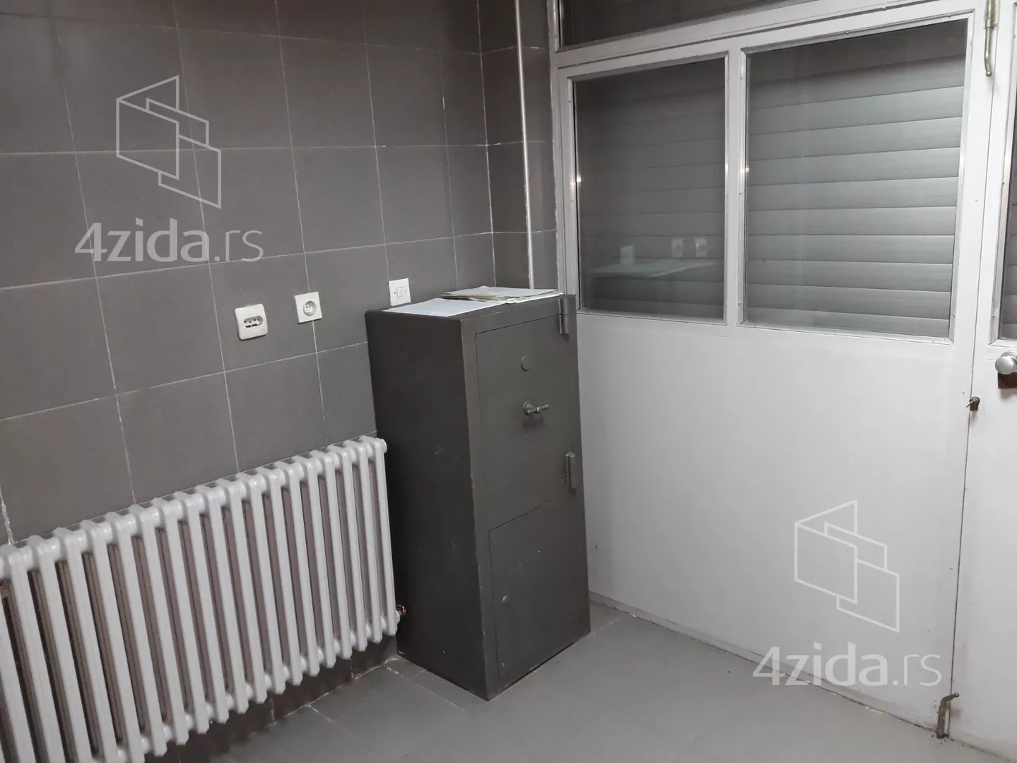 Poslovna zgrada | 4zida